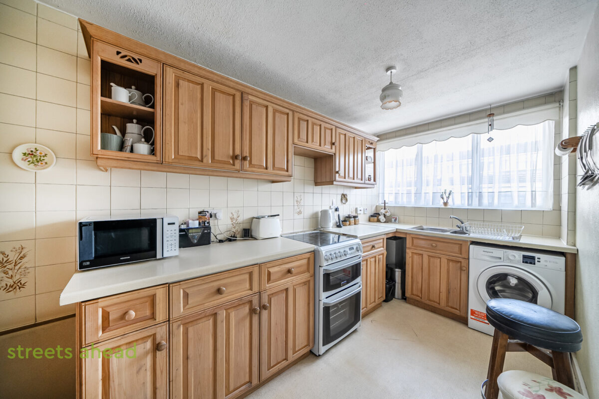 addsah add061001 img 03