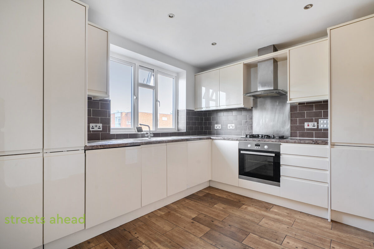 addsah_add140860_l_img_00.jpg Addiscombe Road, Croydon, CR0, photo 1