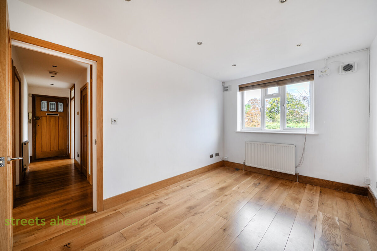 addsah_add140860_l_img_15.jpg Addiscombe Road, Croydon, CR0, photo 16