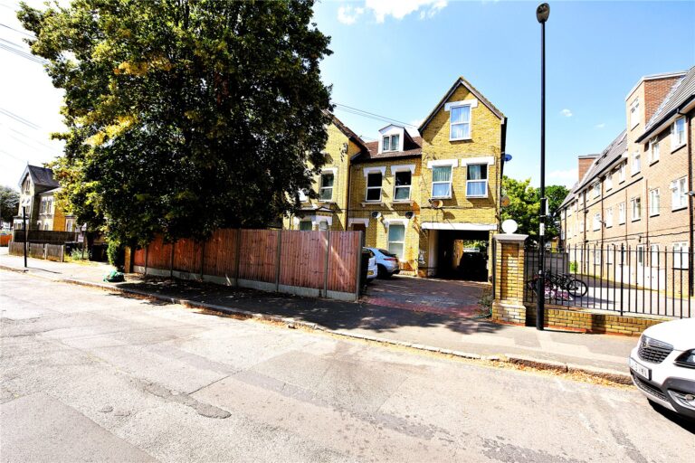 addsah_tho260194_l_img_00.jpg Dunheved Road North, Thornton Heath, photo 1