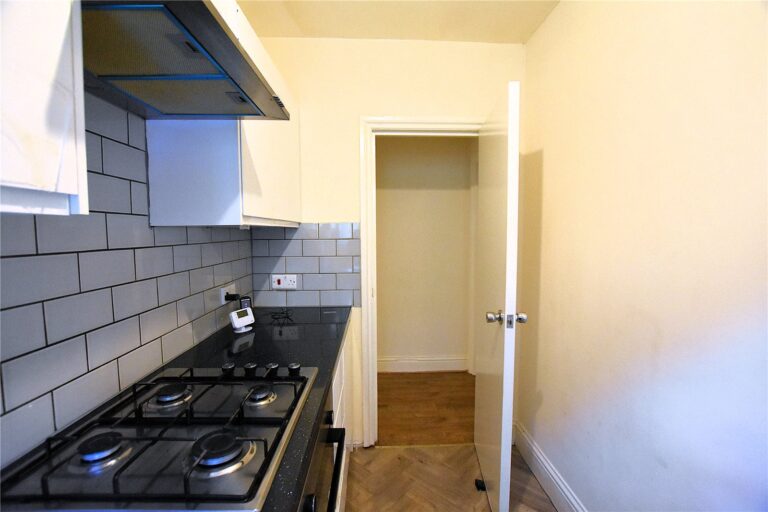 addsah_tho260194_l_img_10.jpg Dunheved Road North, Thornton Heath, CR7, photo 11