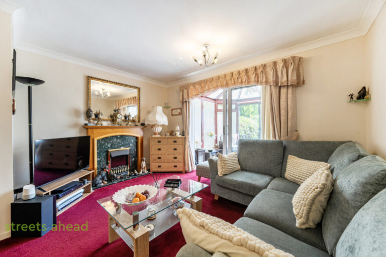 cousah_cou160215_img_05.jpg Goodenough Way, Coulsdon, CR5, photo 6