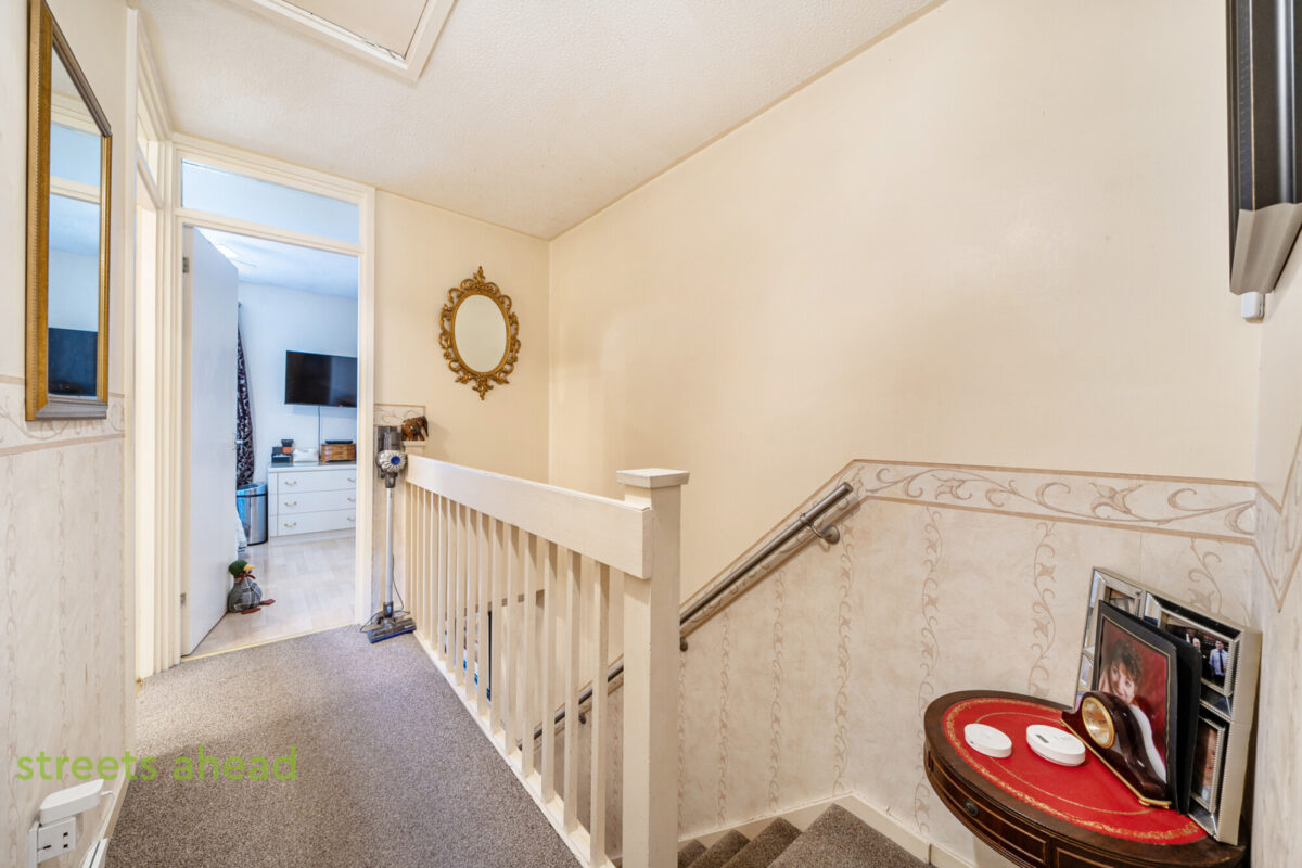 cousah_cou160215_img_09.jpg Goodenough Way, Coulsdon, CR5, photo 10