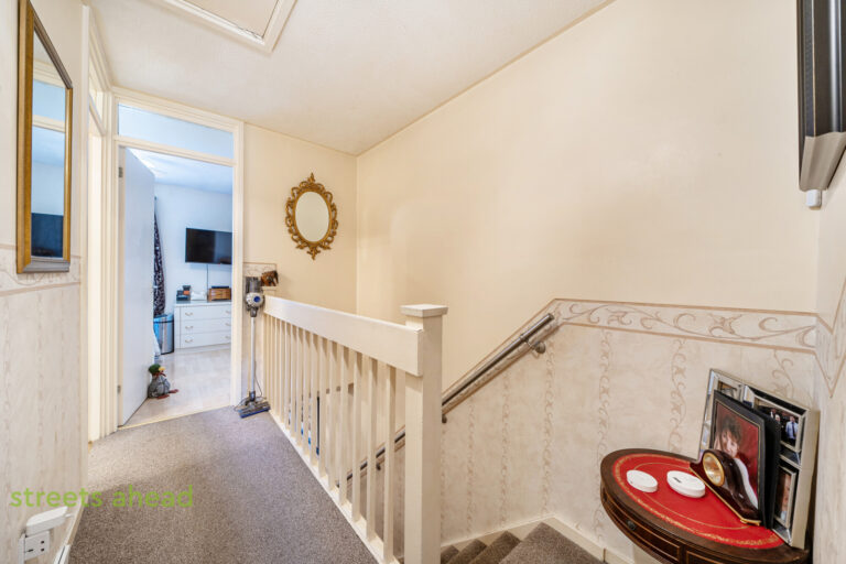 cousah_cou160215_img_09.jpg Goodenough Way, Coulsdon, CR5, photo 10