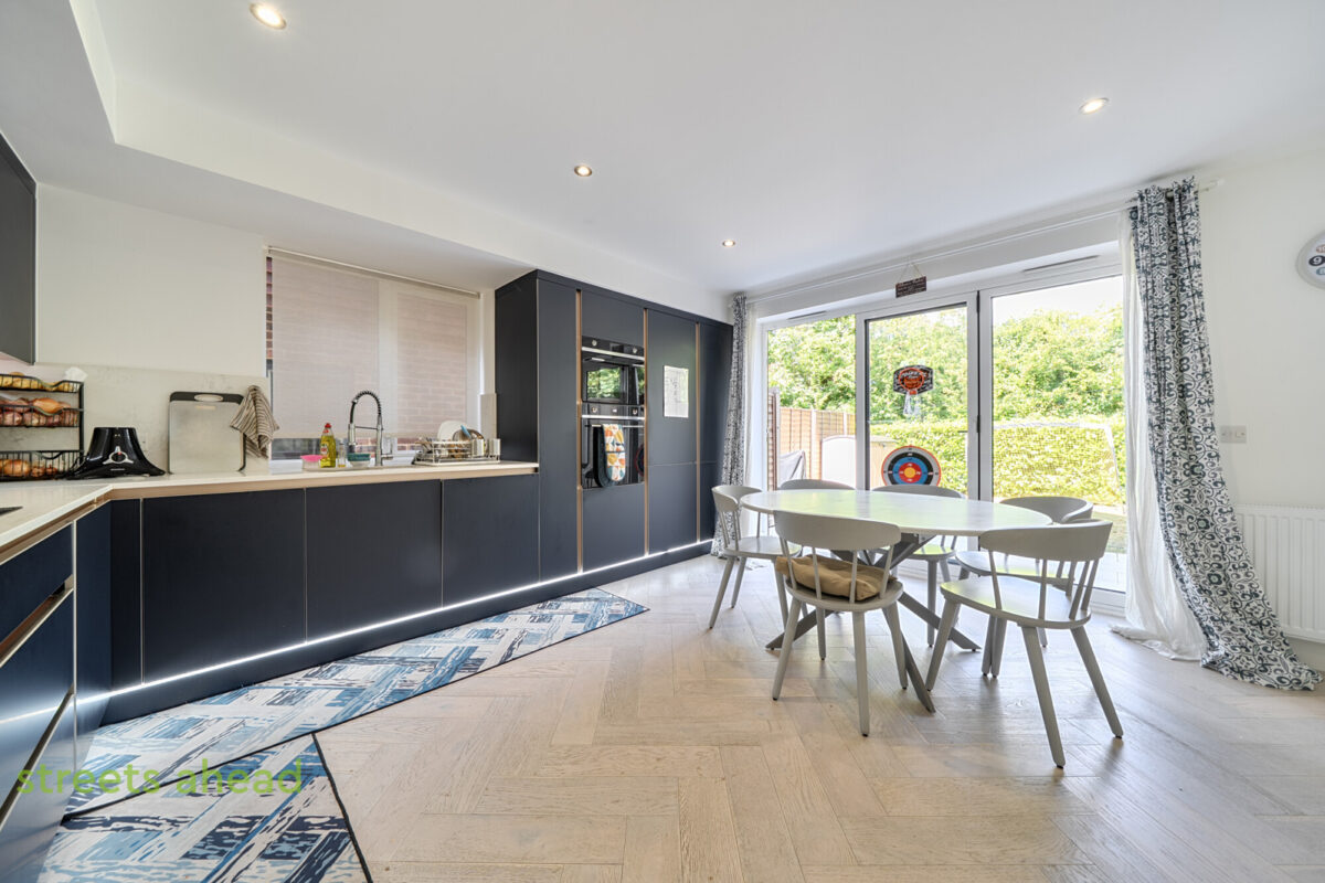 Winchester Close, Coulsdon, CR5, photo 5