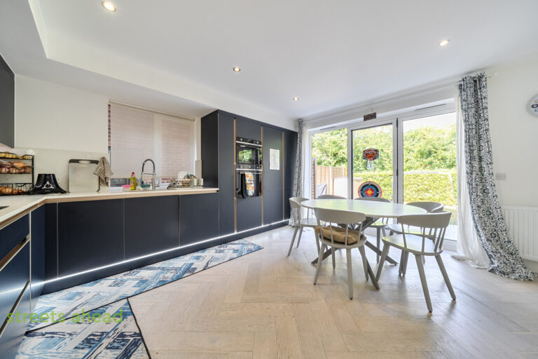 Winchester Close, Coulsdon, CR5, photo 5