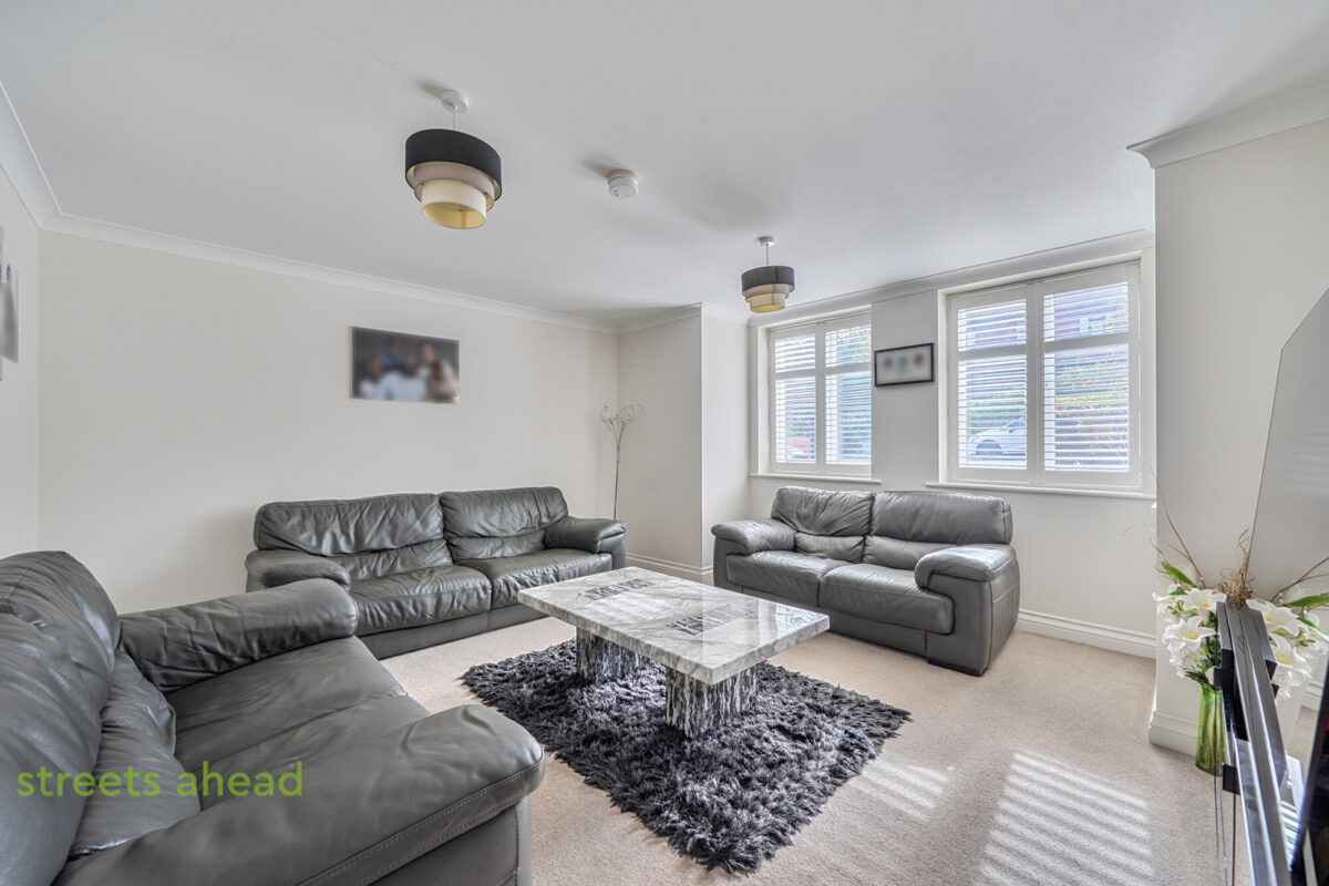 Waddington Avenue, Coulsdon, CR5, photo 2
