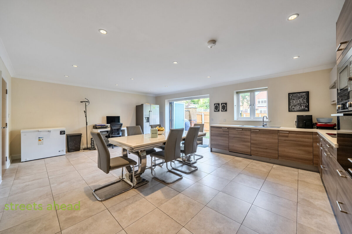 Waddington Avenue, Coulsdon, CR5, photo 4