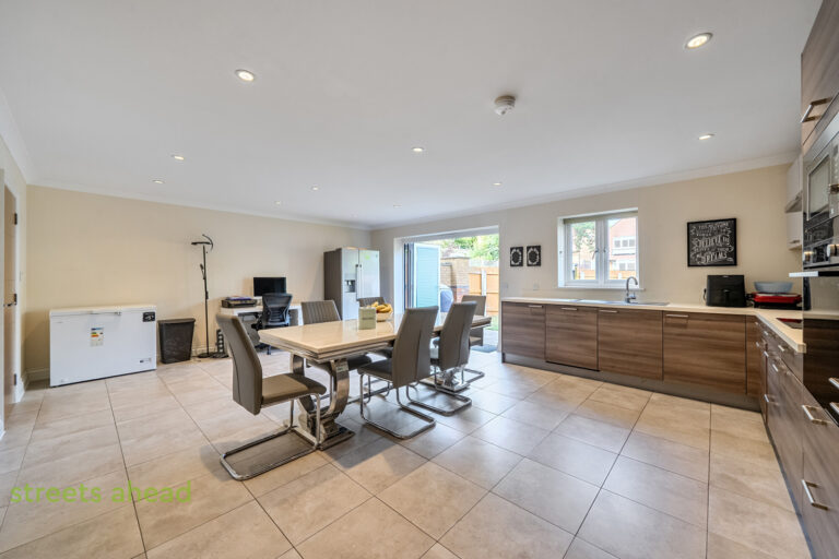 Waddington Avenue, Coulsdon, CR5, photo 4