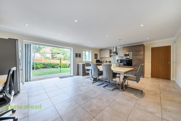Waddington Avenue, Coulsdon, CR5, photo 6