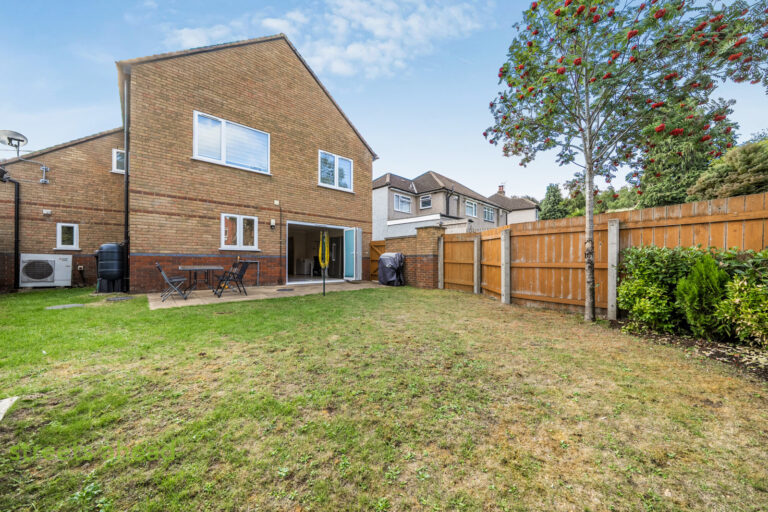 Waddington Avenue, Coulsdon, CR5, photo 17