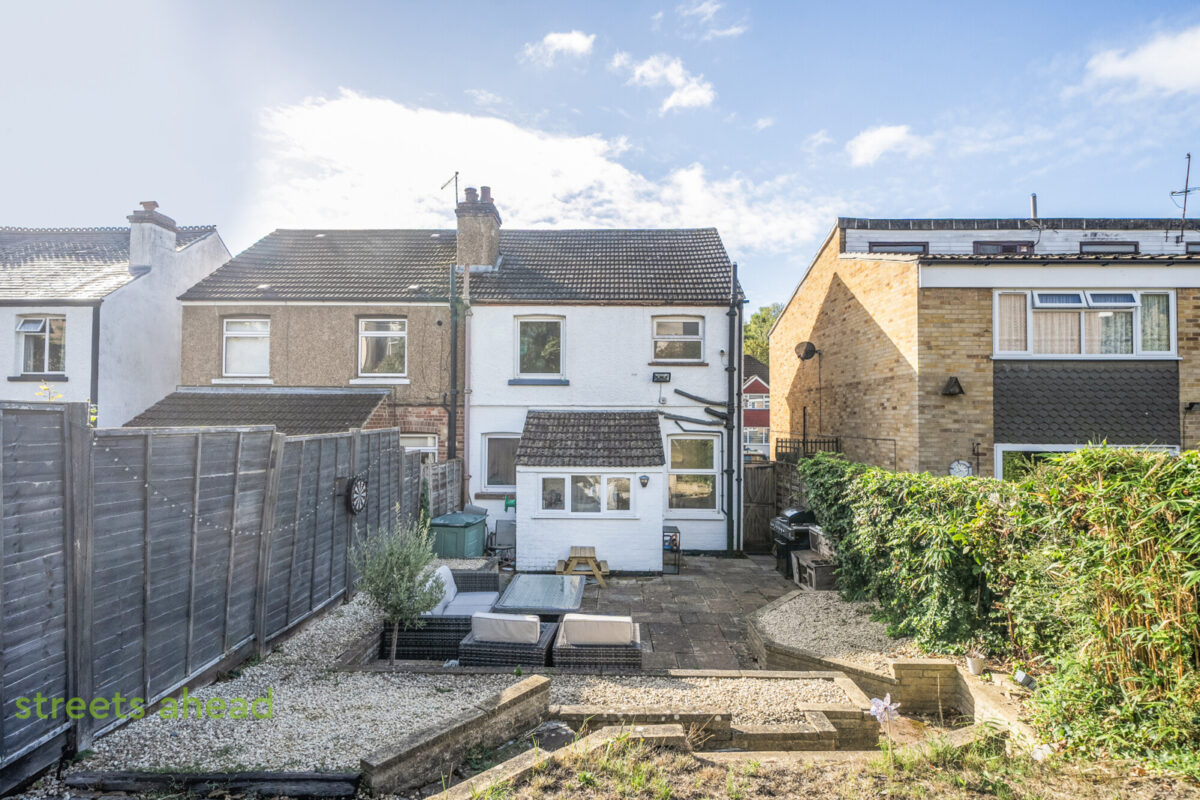 cousah_pur260149_img_15.jpg Chipstead Valley Road, Coulsdon, CR5, photo 16