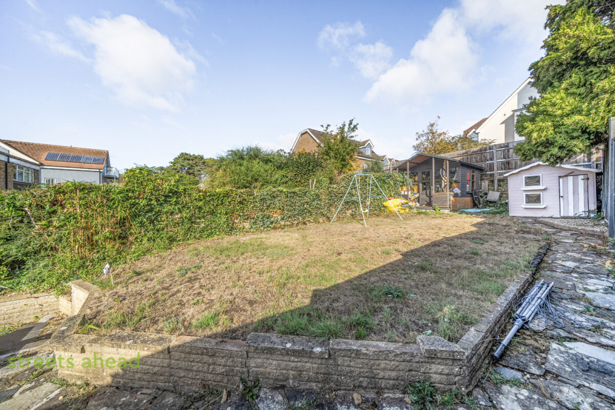 cousah_pur260149_img_16.jpg Chipstead Valley Road, Coulsdon, CR5, photo 17