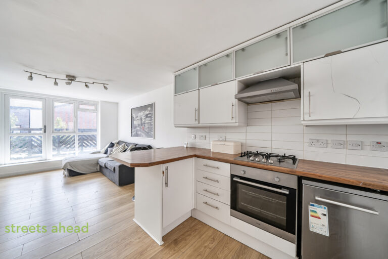 crpsah_crp260287_img_02.jpg Derwent Road, London, SW20, photo 3