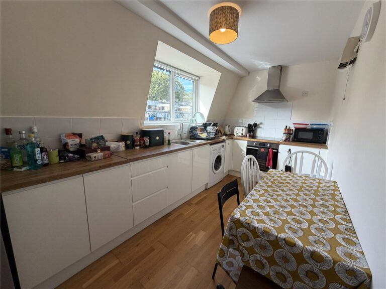 crpsah_crp260377_l_img_01.jpg Hawke Road, London, SE19, photo 2