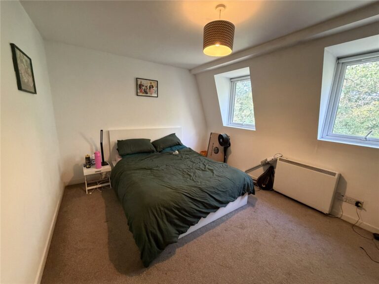 crpsah_crp260377_l_img_02.jpg Hawke Road, London, SE19, photo 3