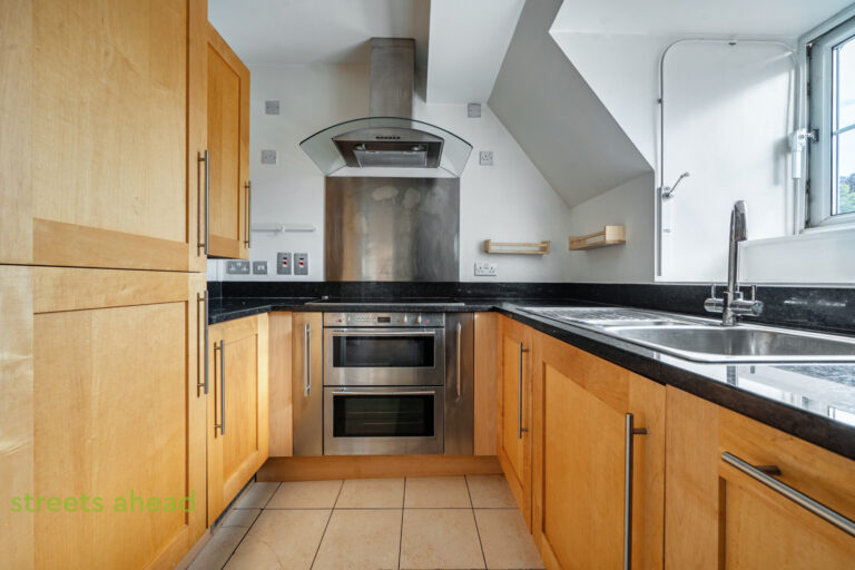 pursah_add260334_img_05.jpg Foxley Lane, Purley, CR8, photo 6