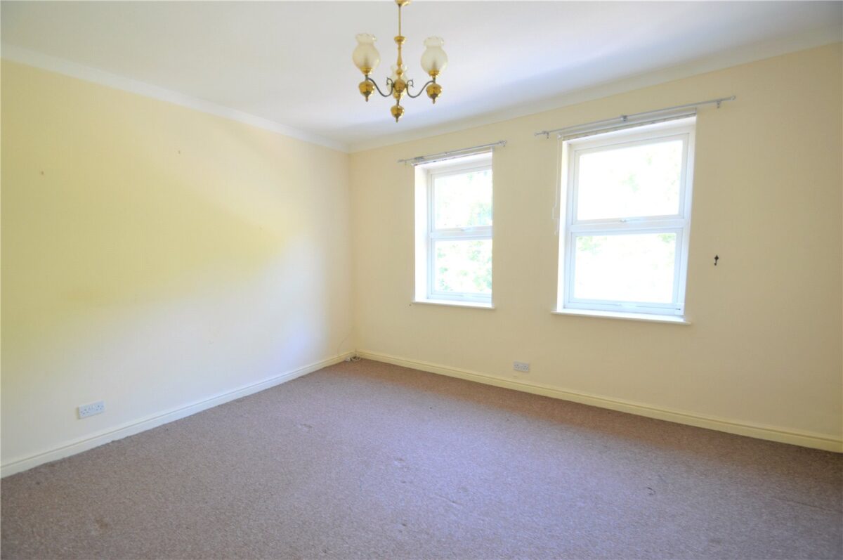 pursah_pur150164_l_img_02.jpg Godstone Road, Kenley, CR8, photo 3