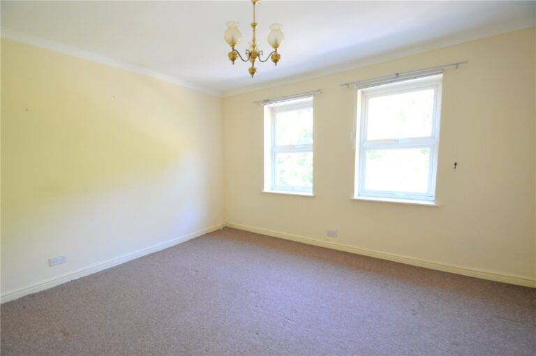 pursah_pur150164_l_img_02.jpg Godstone Road, Kenley, CR8, photo 3