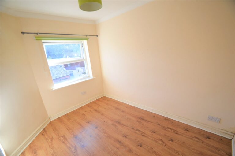 pursah_pur150164_l_img_03.jpg Godstone Road, Kenley, CR8, photo 4