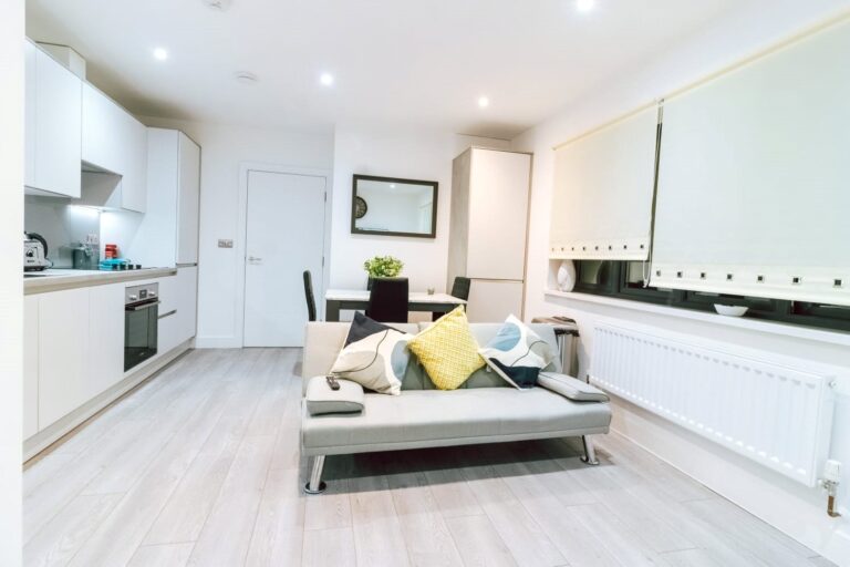 pursah_pur240155_l_img_01.jpg Banstead Road, Purley, CR8, photo 2