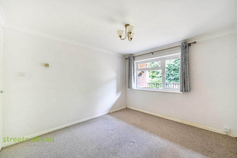 pursah_pur260135_img_05.jpg Park Road, Kenley, CR8, photo 6