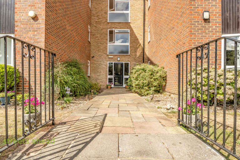pursah_pur260135_img_11.jpg Park Road, Kenley, CR8, photo 12