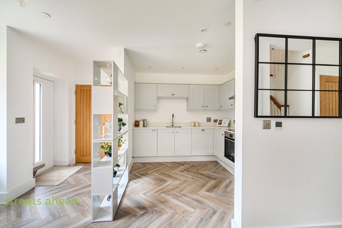 pursah_pur260160_img_14.jpg Fairoak Close, Kenley, CR8, photo 15