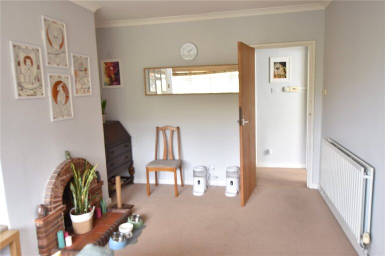 pursah_pur260184_l_img_04.jpg Epsom Road, Epsom, Surrey, KT17, photo 5