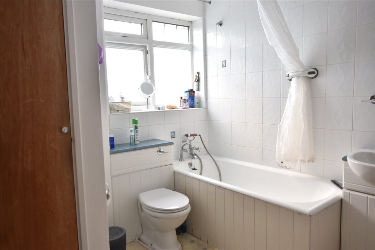 pursah_pur260184_l_img_10.jpg Epsom Road, Epsom, Surrey, KT17, photo 11