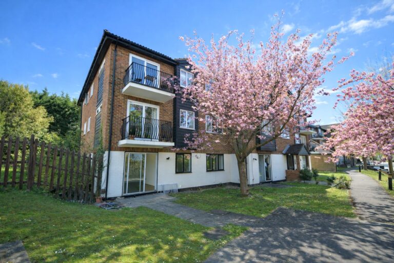 scrsah_rpt070189_l_img_00.jpg Birchend Close, South Croydon, photo 1