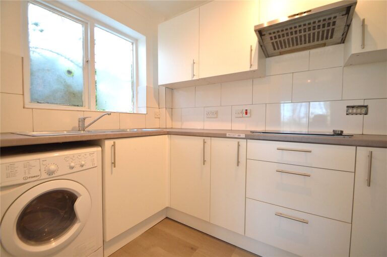 scrsah_rpt070189_l_img_04.jpg Birchend Close, South Croydon, CR2, photo 5