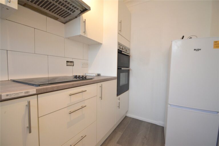 scrsah_rpt070189_l_img_05.jpg Birchend Close, South Croydon, CR2, photo 6