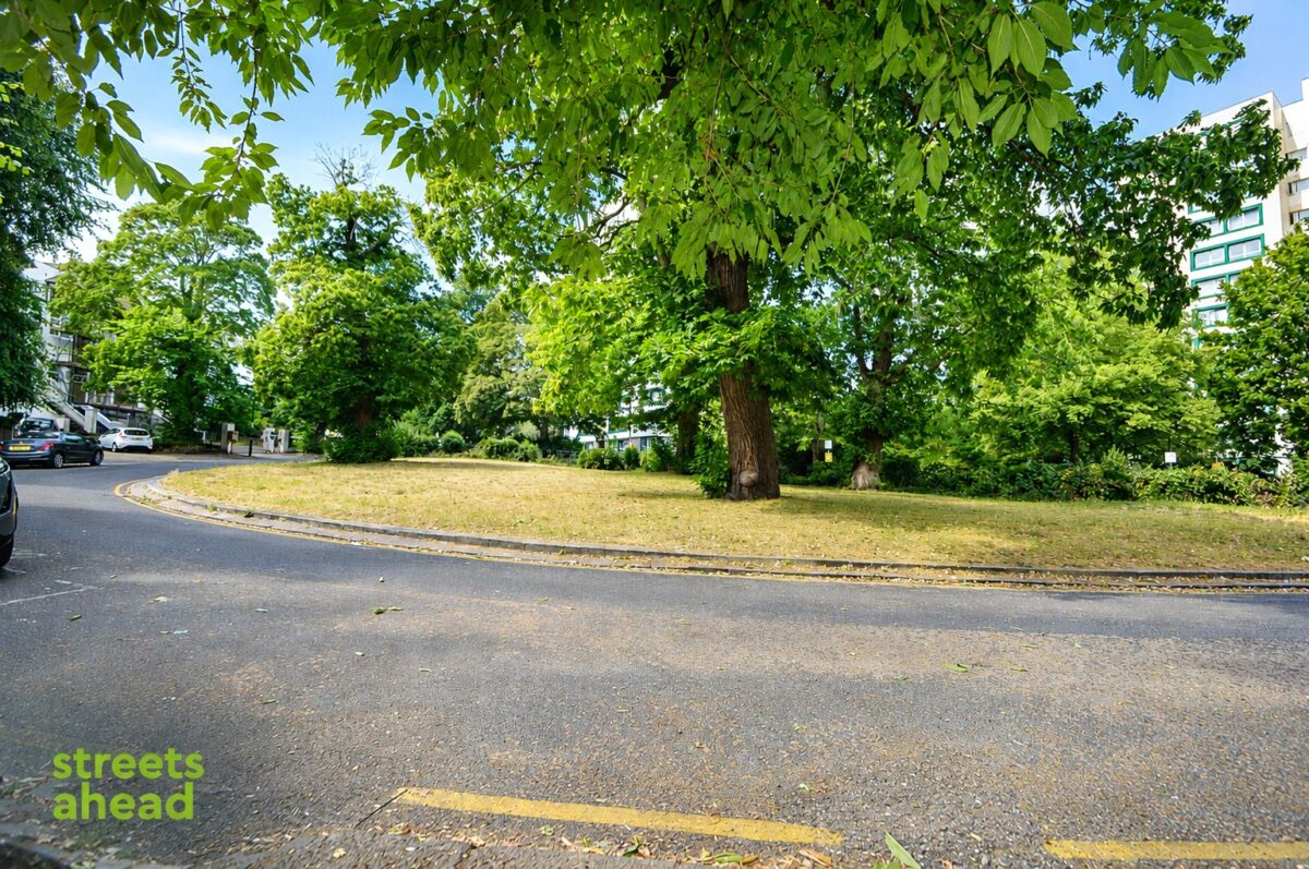 The Waldrons, Croydon, CR0, photo 8