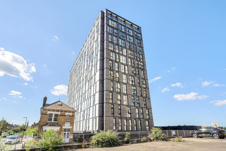 Centrillion Point, 2 Masons Avenue, Croydon, photo 1
