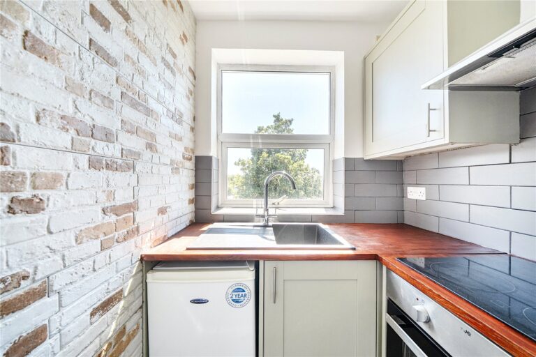 scrsah_scr260528_img_03.jpg Blunt Road, South Croydon, CR2, photo 4