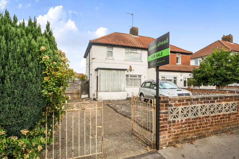 Parkway, New Addington, Croydon, photo 1