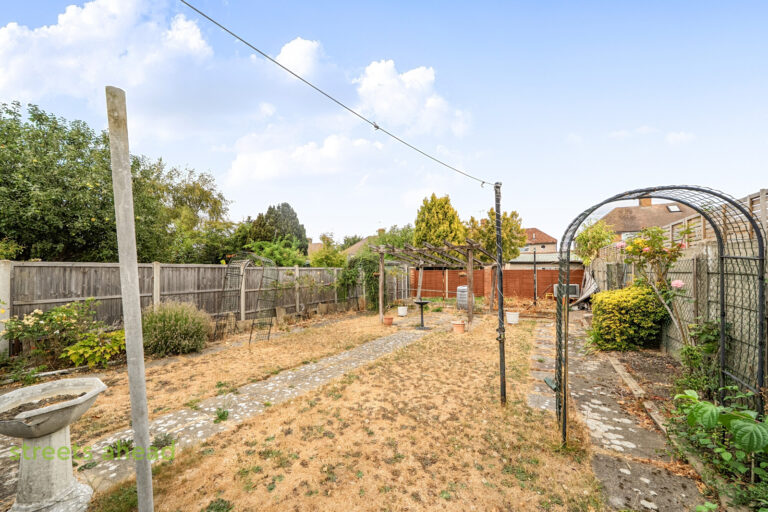 scrsah_scr260545_img_09.jpg Parkway, New Addington, Croydon, CR0, photo 10