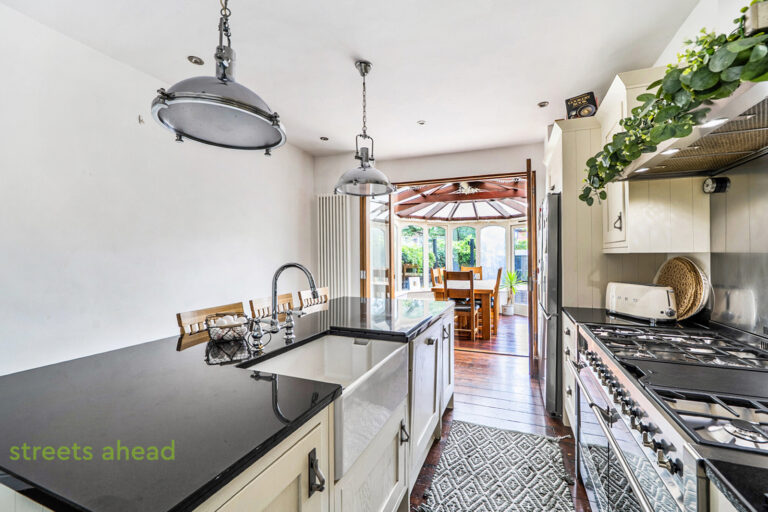 snwsah_add260360_img_09.jpg Burgoyne Road, London, SE25, photo 10