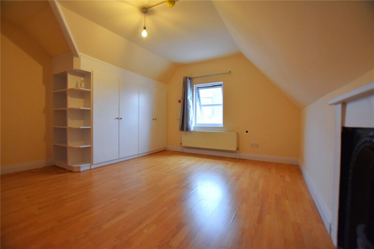 snwsah_rpt130107_l_img_00.jpg Parchmore Road, Thornton Heath, photo 1