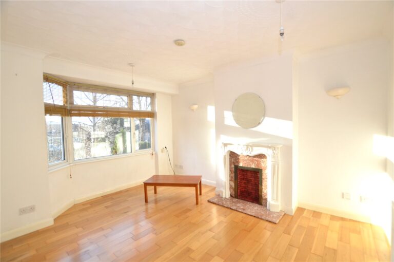 snwsah_rpt130299_l_img_00.jpg Birchanger Road, London, photo 1