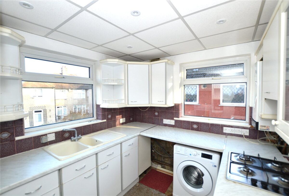 snwsah_rpt130299_l_img_01.jpg Birchanger Road, London, SE25, photo 2