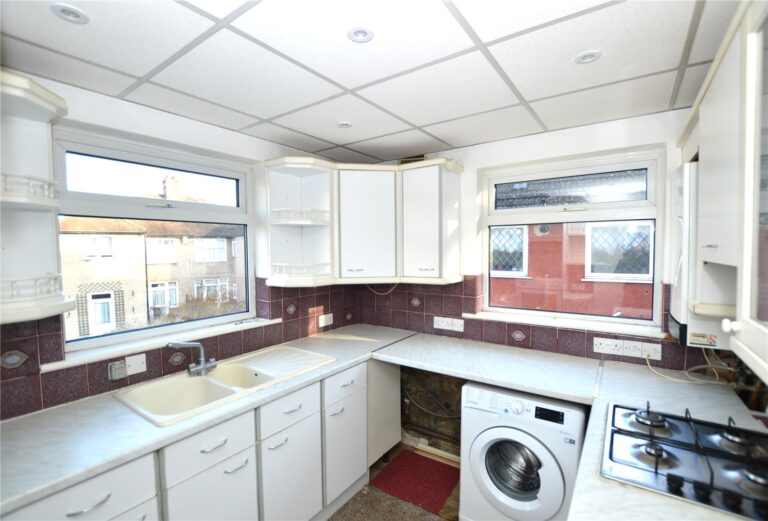 snwsah_rpt130299_l_img_01.jpg Birchanger Road, London, SE25, photo 2