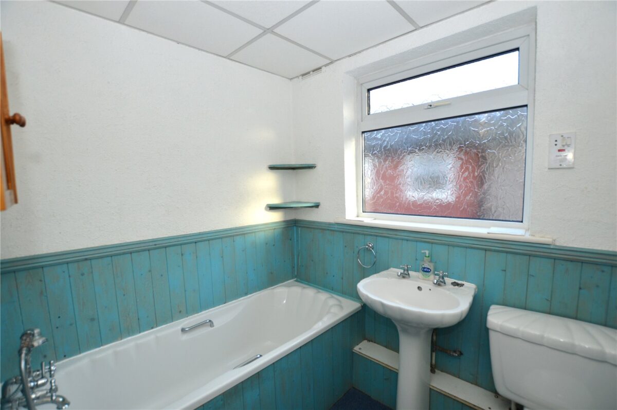 snwsah_rpt130299_l_img_02.jpg Birchanger Road, London, SE25, photo 3