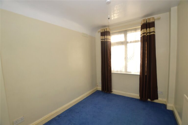 snwsah_rpt130299_l_img_04.jpg Birchanger Road, London, SE25, photo 5