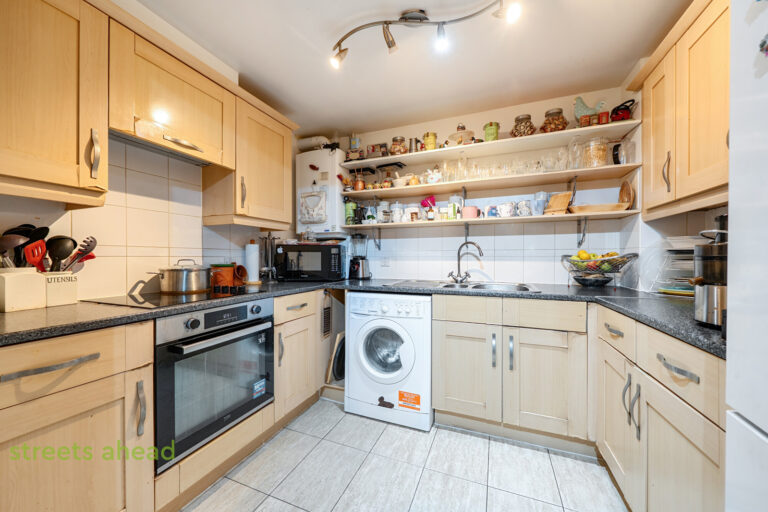 snwsah_scr151005_img_12.jpg Spottiswood Court, 3 Harry Close, Croydon, CR0, photo 13
