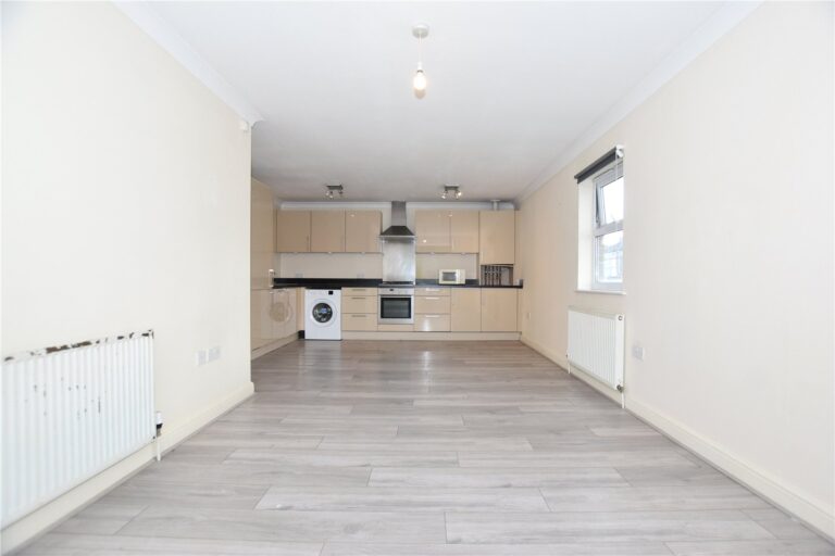 snwsah_snw260244_l_img_01.jpg Ravenscroft Road, Beckenham, BR3, photo 2