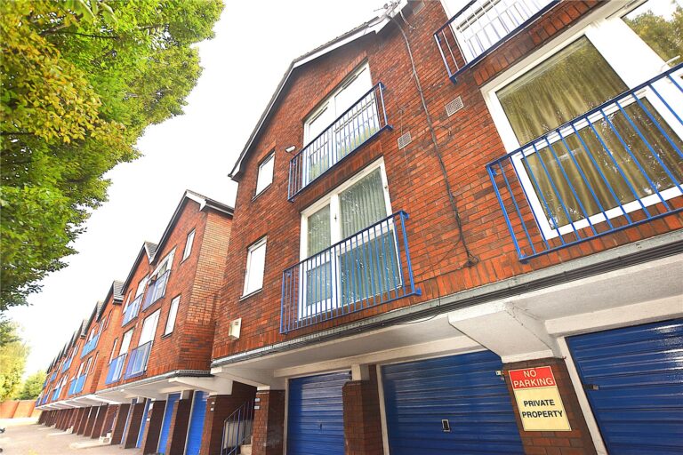 snwsah_snw260255_l_img_00.jpg Whitehorse Lane, London, photo 1