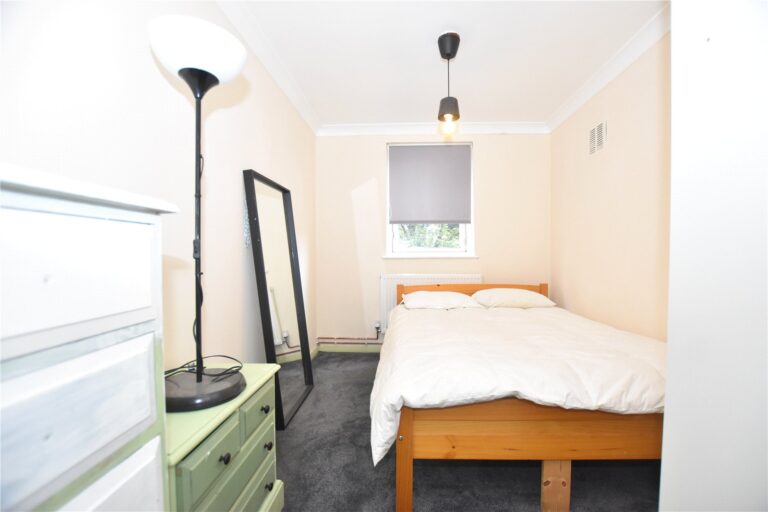 Whitehorse Lane, London, SE25, photo 6