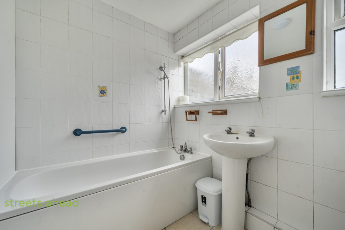 thosah_add250221_img_14.jpg Dennett Road, Croydon, CR0, photo 15